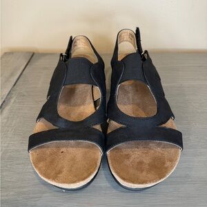 Adrienne Vittadini Tesha sandal size‎ 7 1/2